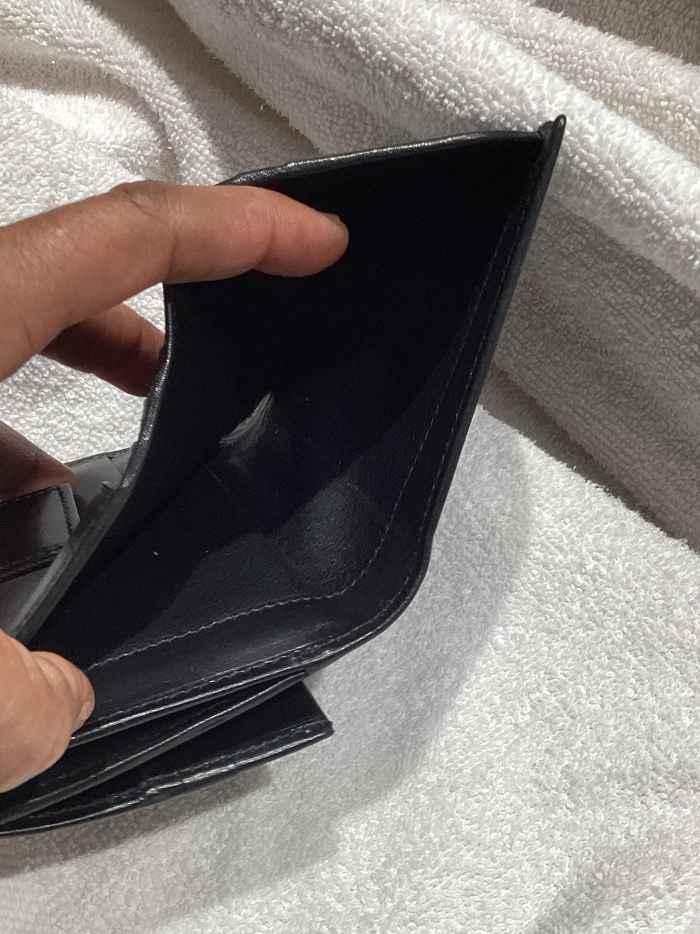 Gucci Black Leather Wallet with Gold GG Medallion - Picture 5 of 8